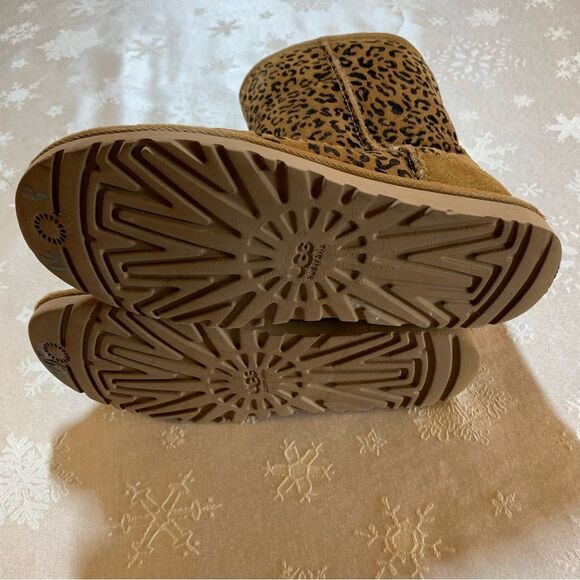 UGG Boots 1006072 Cheetah Animal Print Great Soles Fluffy Sz 6 Gorgeous - Picture 5 of 8